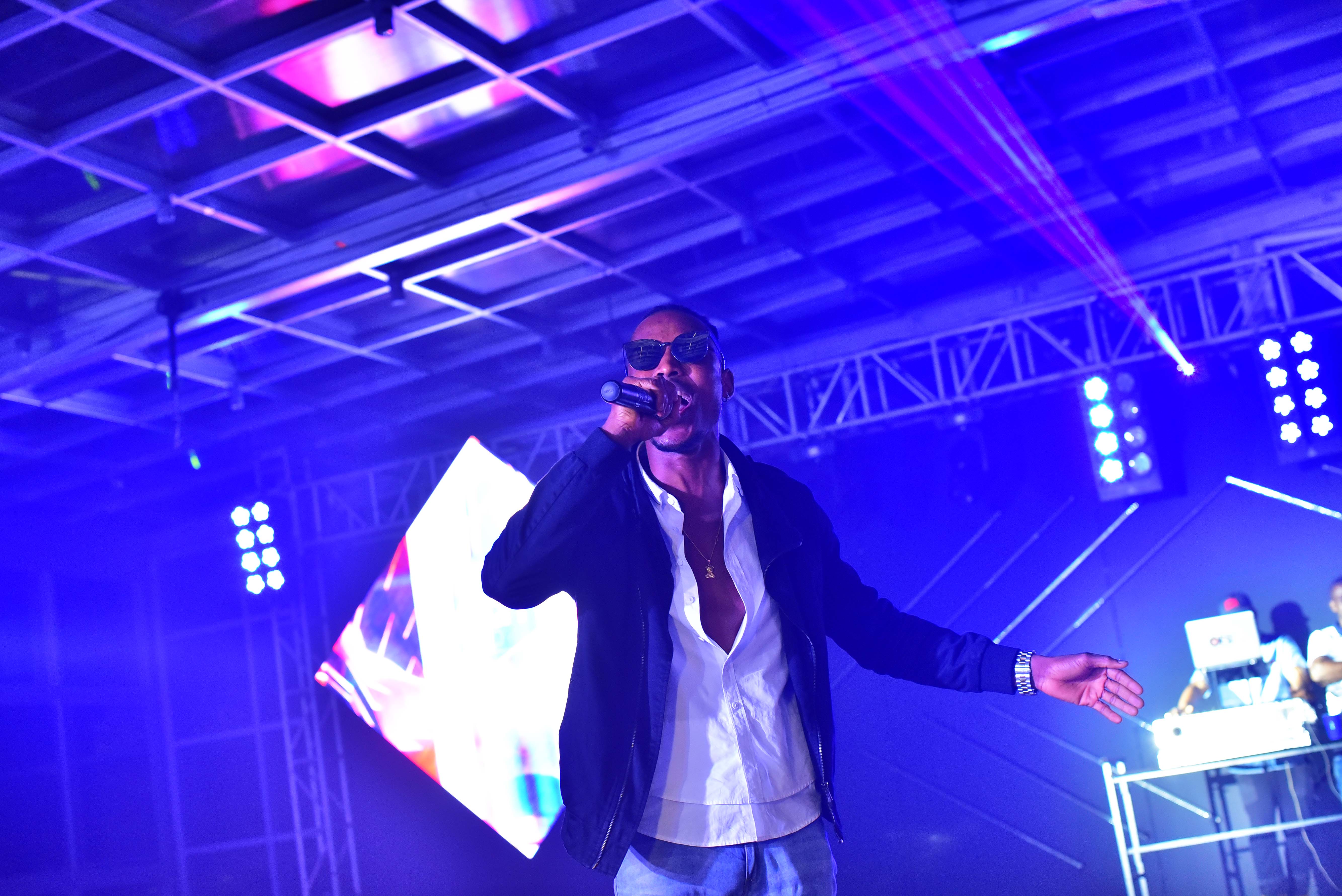 mr-2kay-performing-skyy