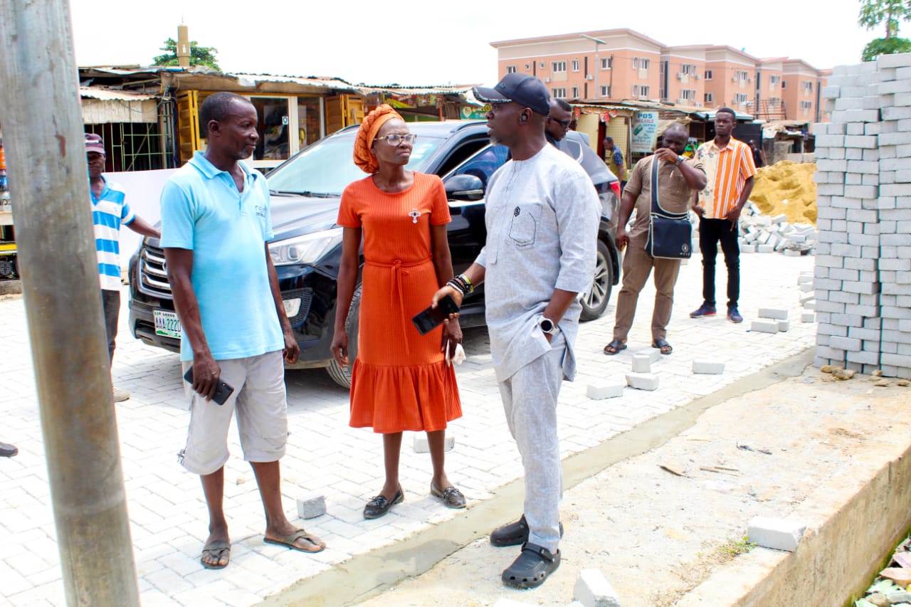 Ojodu Council Boss Segun Odunmbaku Inspects Construction Of Umaru Saro