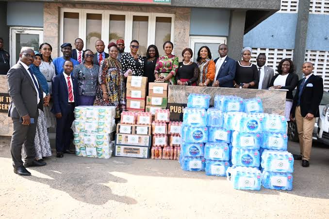 Institute Of Personnel Management Donates To Bus-Train Accident Victims ...