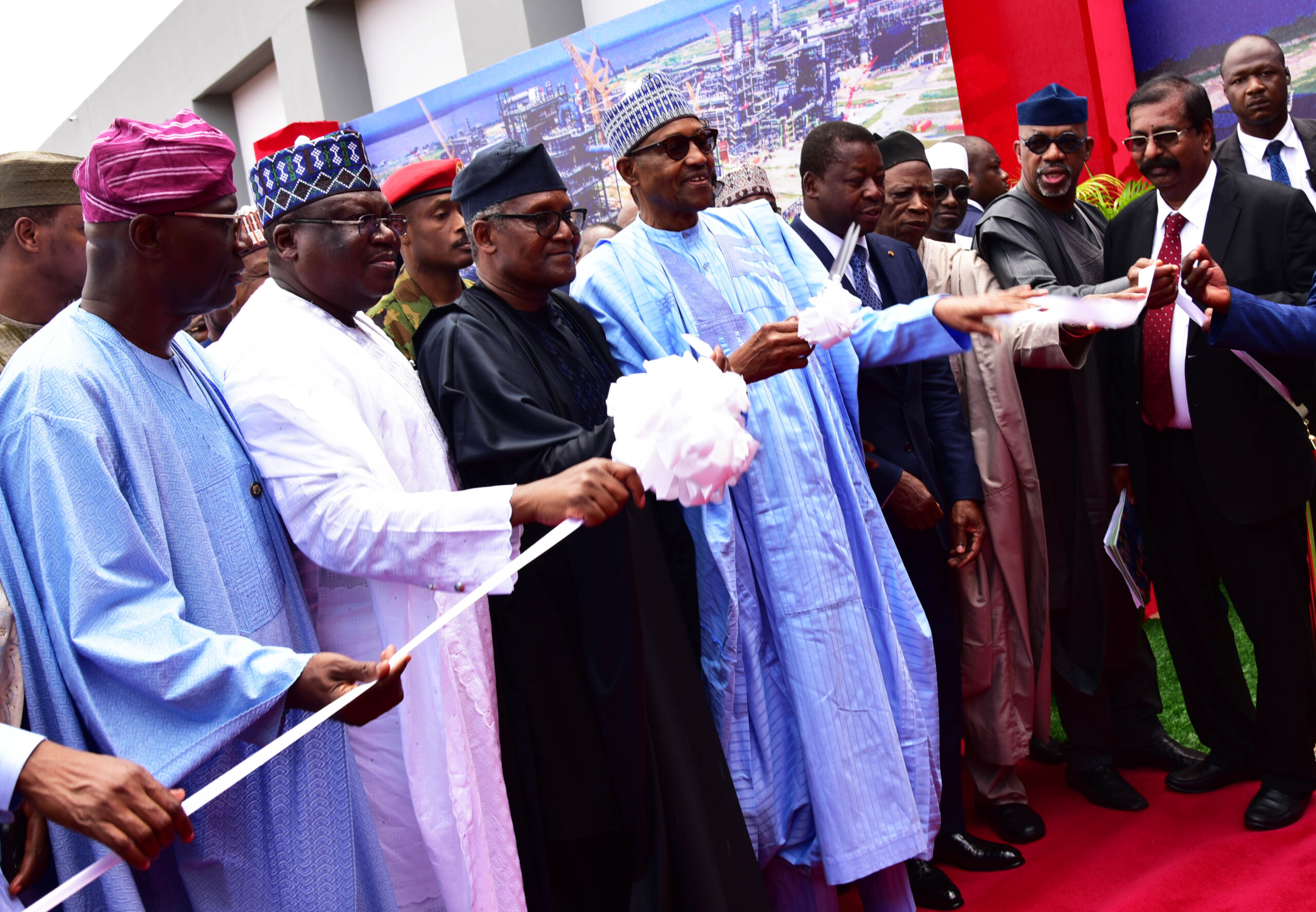 Dangote Refinery Will Generate $21bn, To Employ Over 100,000 youths -  P.M.EXPRESS