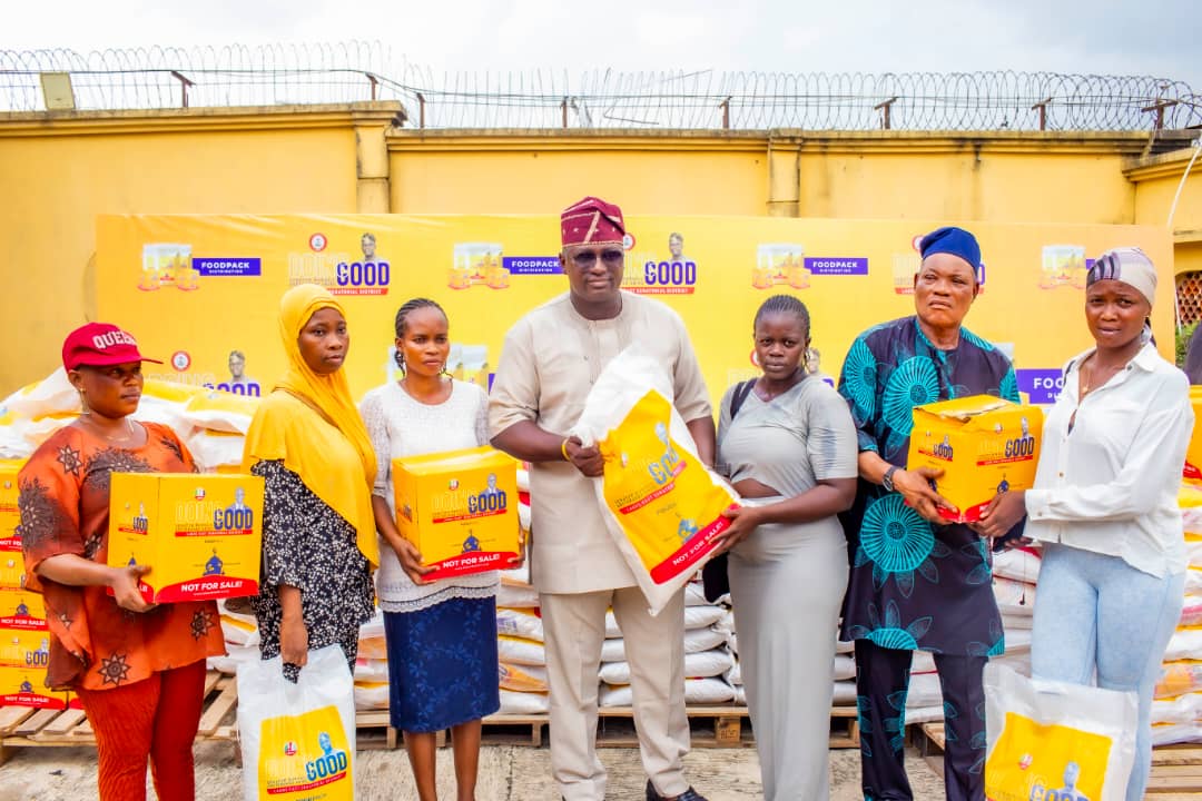 Eid-el-Kabir Festival: Senator Abiru Gives Out Over 8,500 Food Packs To ...